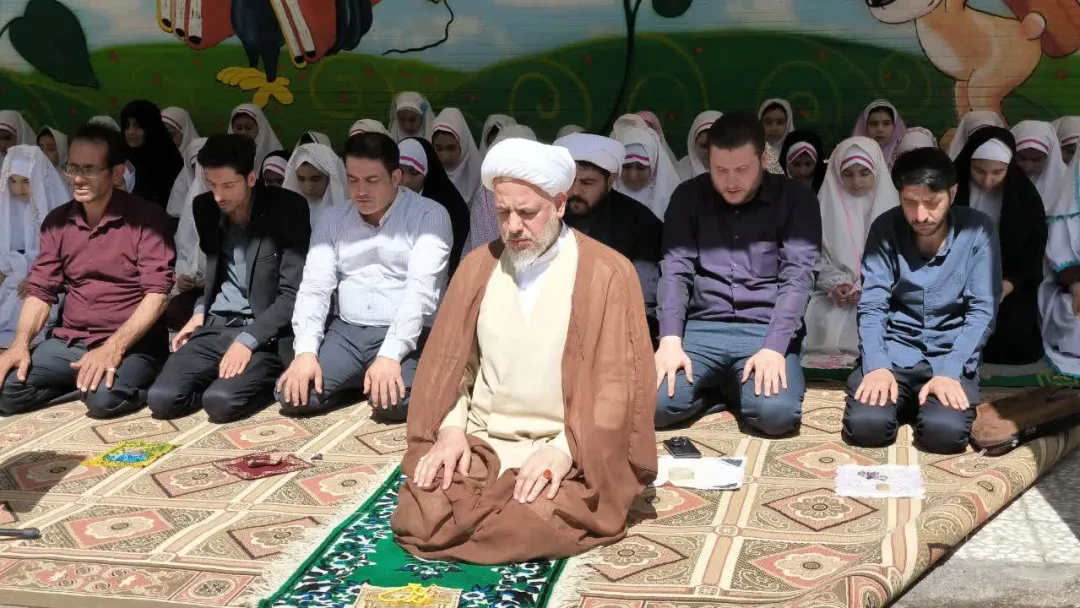 نماز جماعت در مدارس ساوه برگزار شد