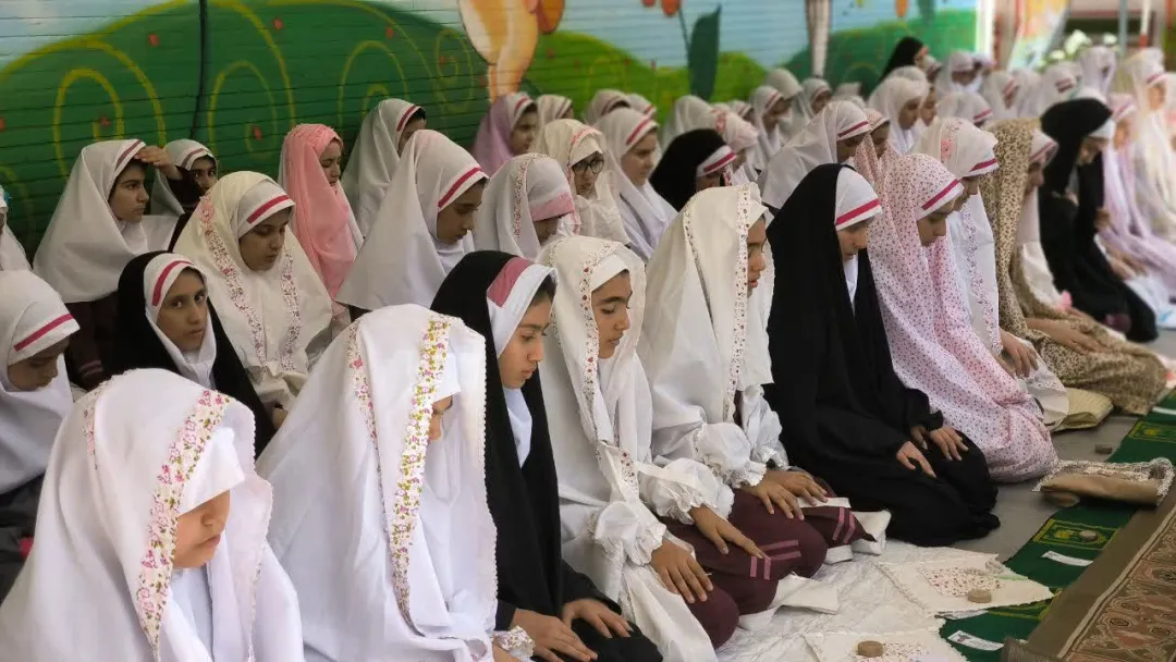 نماز جماعت در مدارس ساوه برگزار شد