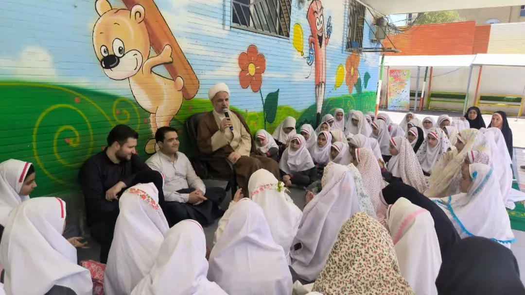 نماز جماعت در مدارس ساوه برگزار شد