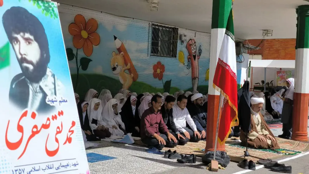 نماز جماعت در مدارس ساوه برگزار شد
