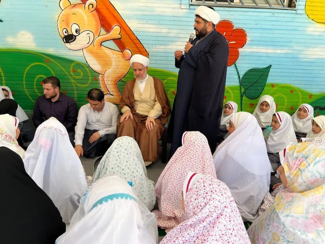 نماز جماعت در مدارس ساوه برگزار شد