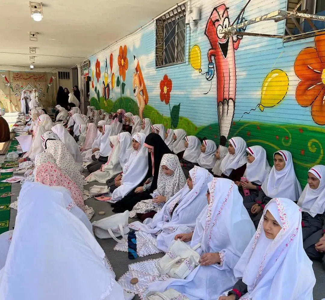 نماز جماعت در مدارس ساوه برگزار شد