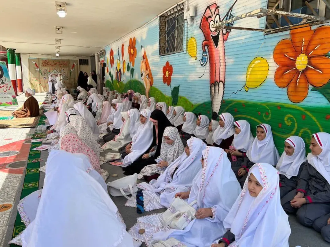 نماز جماعت در مدارس ساوه برگزار شد