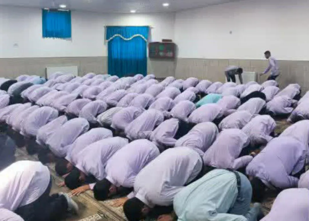 نماز جماعت در مدارس ساوه برگزار شد