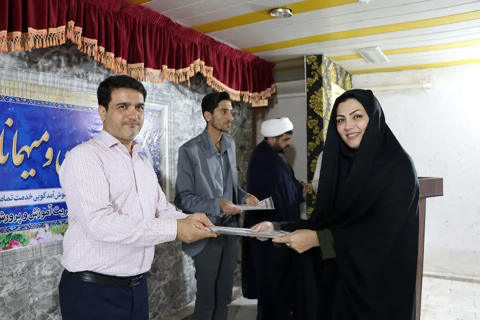 آئین تجلیل از فرهنگیان فعال در حوزه پرورشی