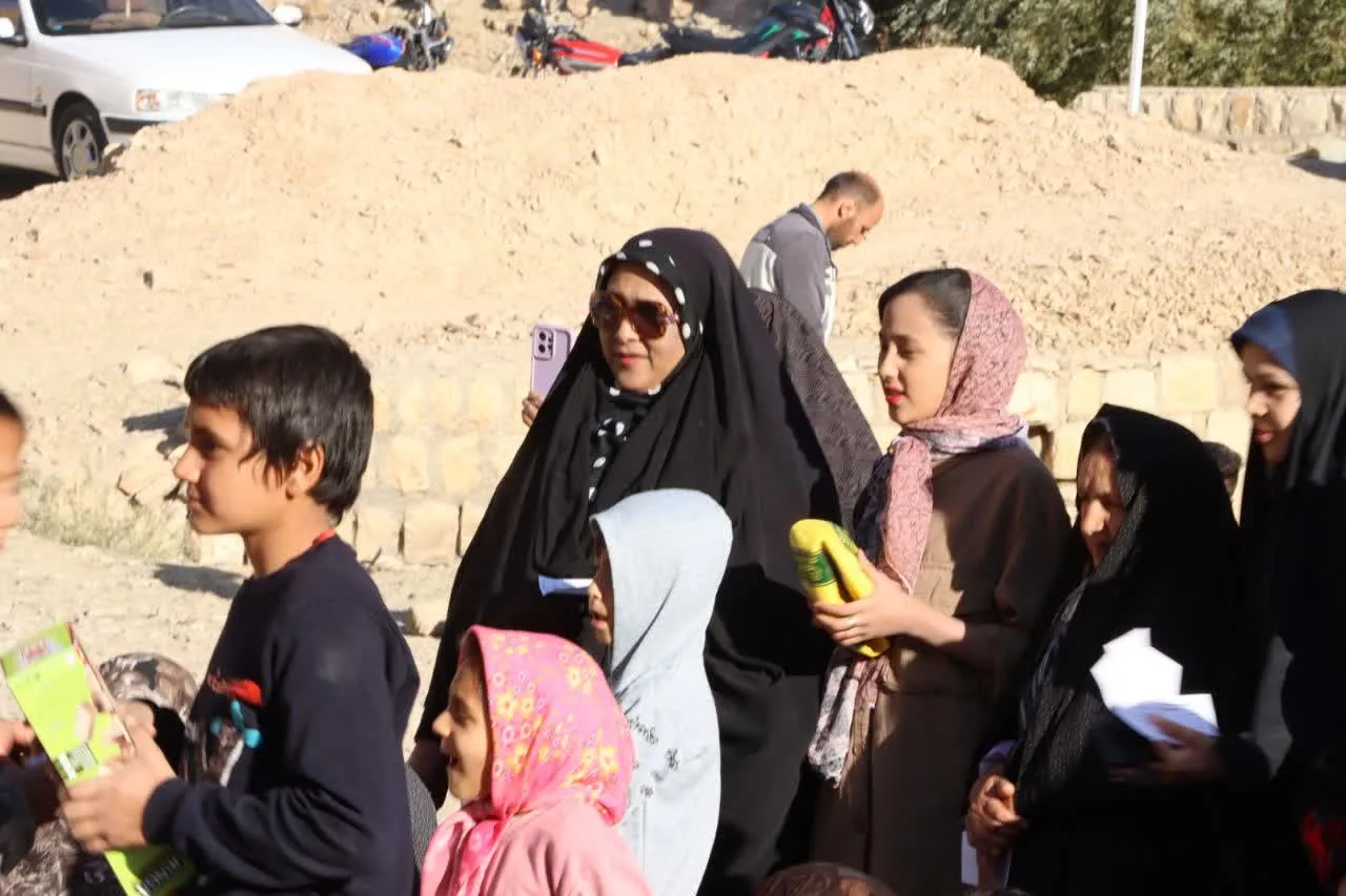 پیاده‌روی خانوادگی در روستای «آرزومند»