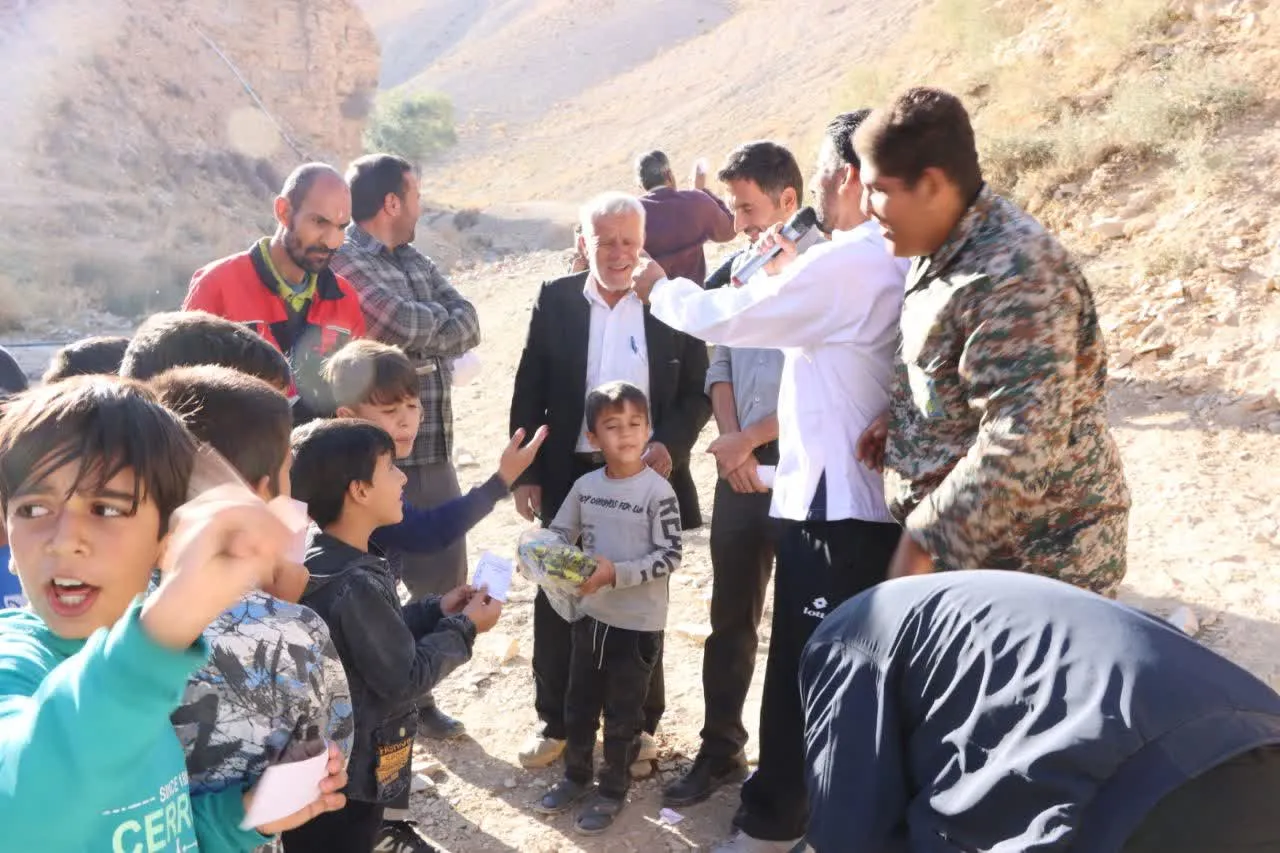 پیاده‌روی خانوادگی در روستای «آرزومند»