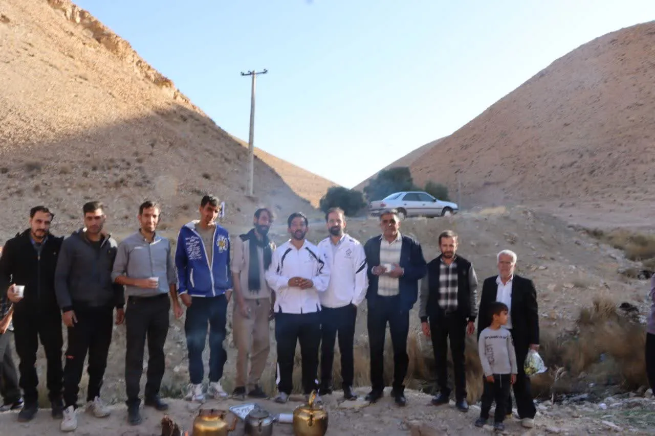 پیاده‌روی خانوادگی در روستای «آرزومند»