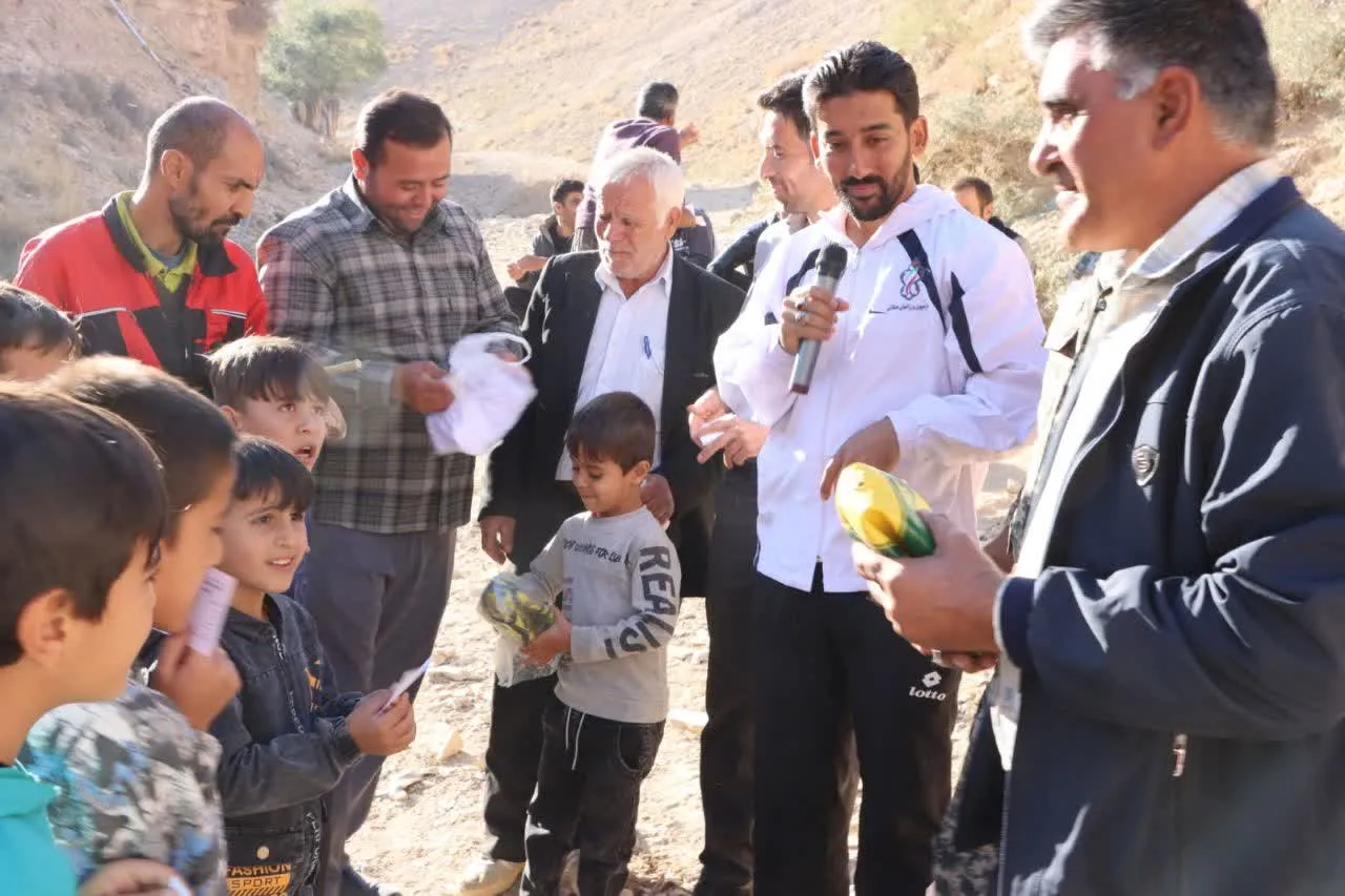 پیاده‌روی خانوادگی در روستای «آرزومند»