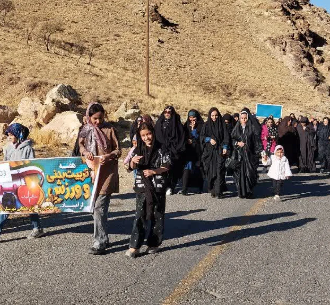 پیاده‌روی خانوادگی در روستای «آرزومند»