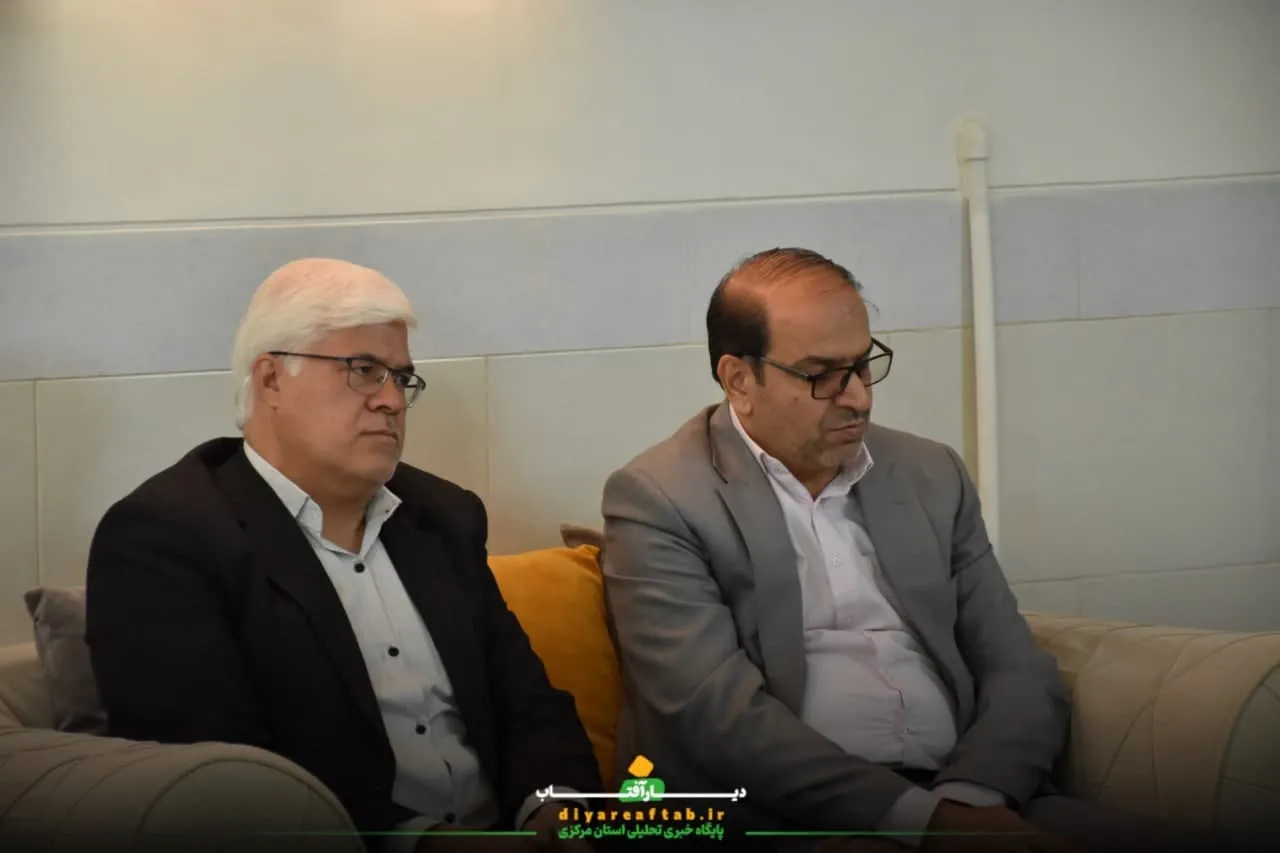 دیدار مسئولان با خانواده‌های شهدا در اراک