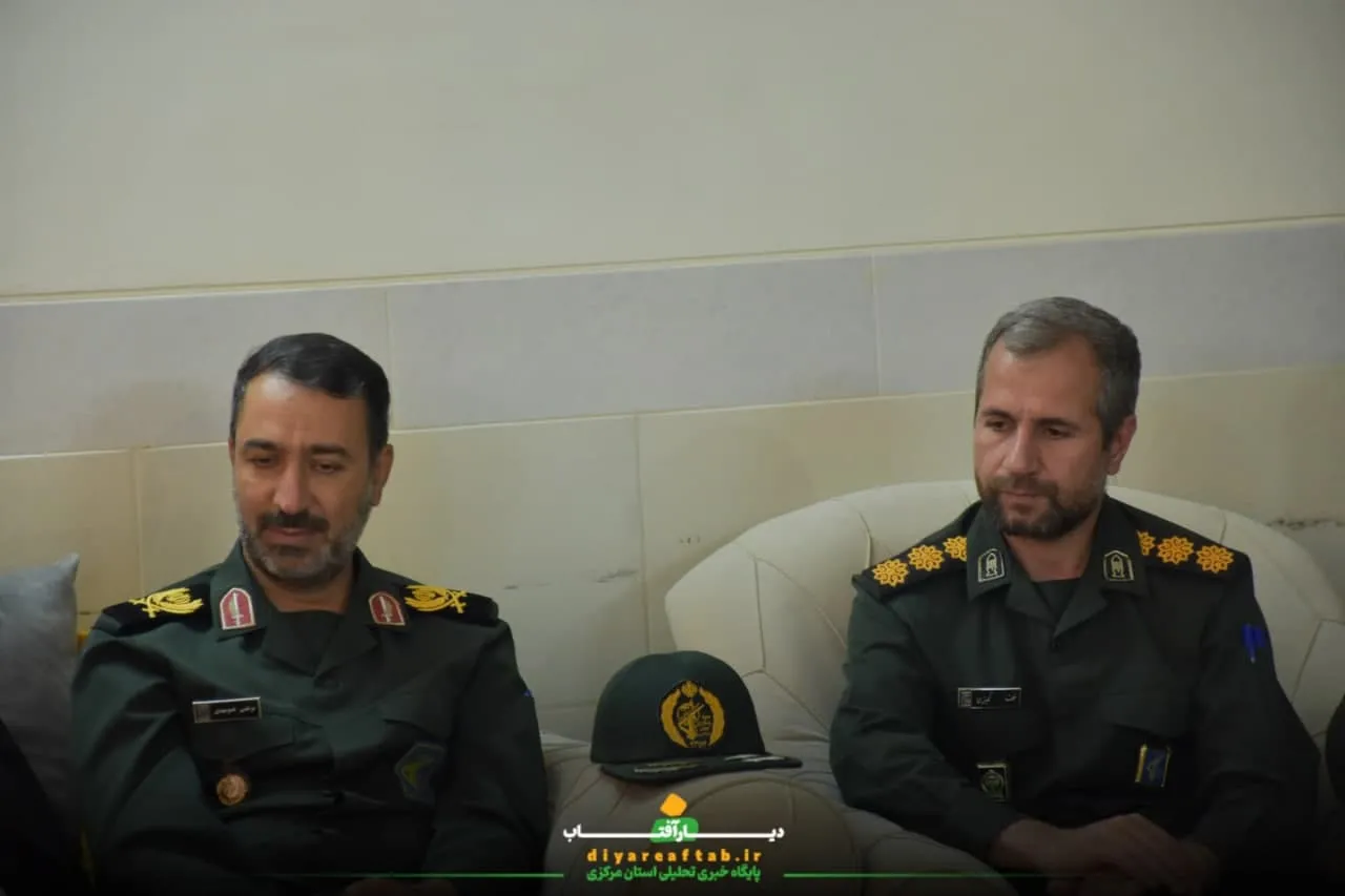 دیدار مسئولان با خانواده‌های شهدا در اراک