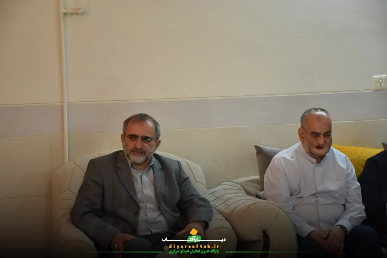 دیدار مسئولان با خانواده‌های شهدا در اراک
