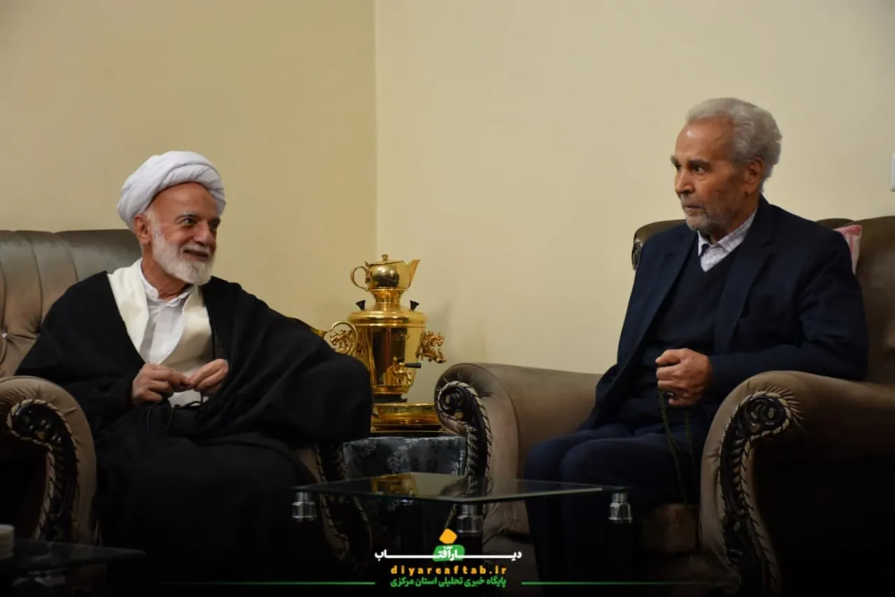 دیدار مسئولان با خانواده‌های شهدا در اراک