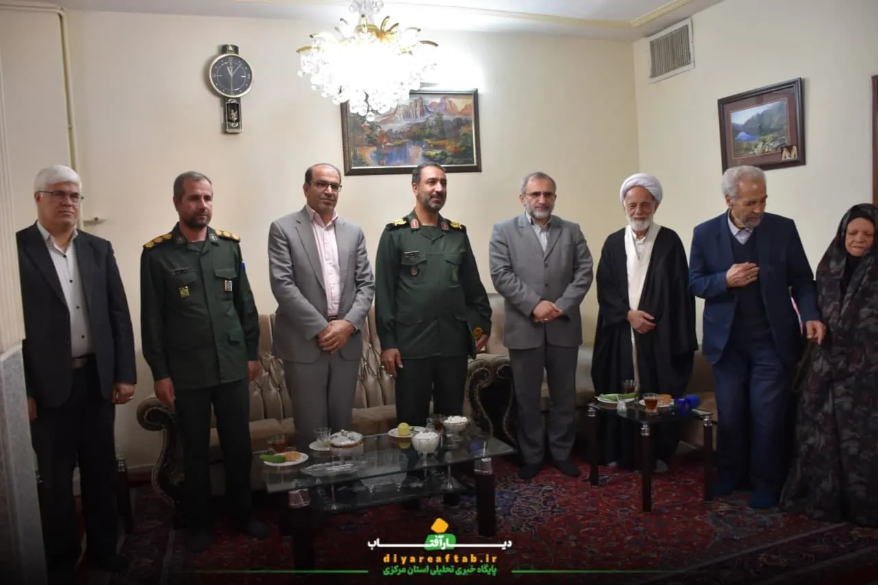 دیدار مسئولان با خانواده‌های شهدا در اراک