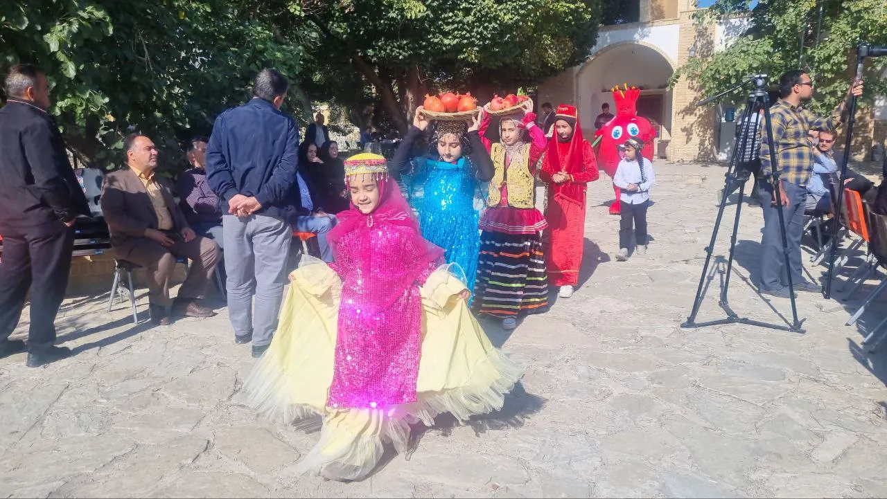 برگزاری آئین رونمایی از پوستر جشنواره انار ساوه