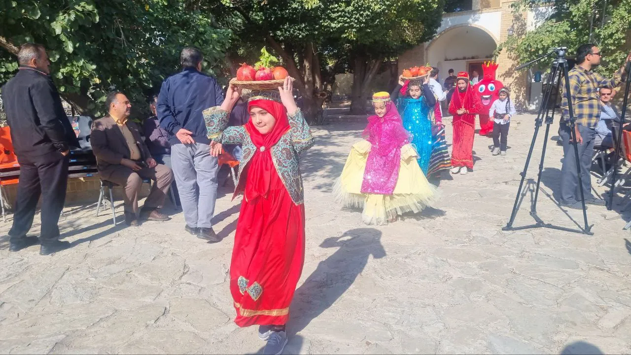 برگزاری آئین رونمایی از پوستر جشنواره انار ساوه