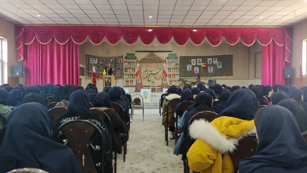 یادواره لاله‌های روشن در فراهان برگزار شد
