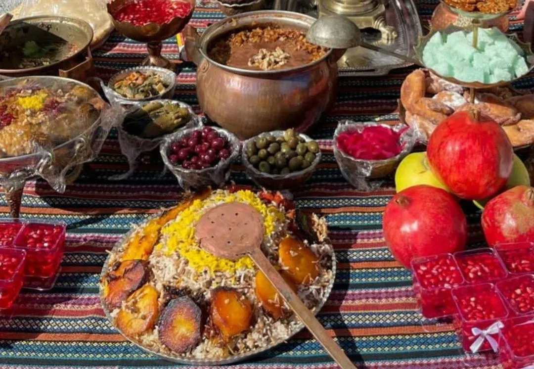 عطر غذاهای سنتی در دل جشنواره انار ساوه