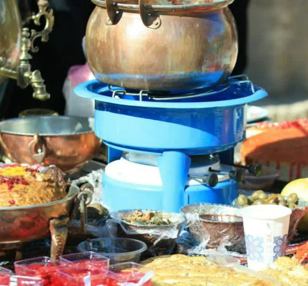 عطر غذاهای سنتی در دل جشنواره انار ساوه