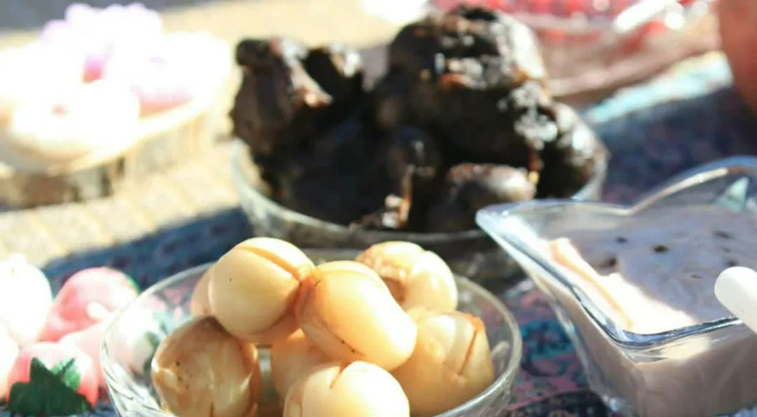عطر غذاهای سنتی در دل جشنواره انار ساوه