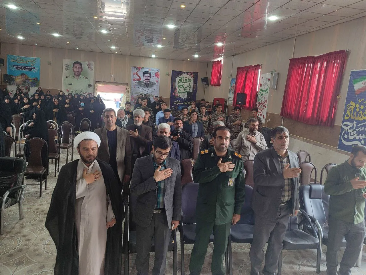 اجتماع باشکوه بسیجیان فراهانی برگزار شد