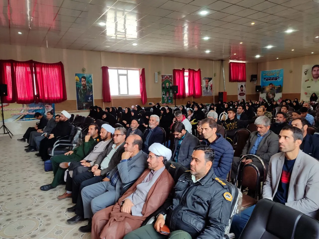 اجتماع باشکوه بسیجیان فراهانی برگزار شد