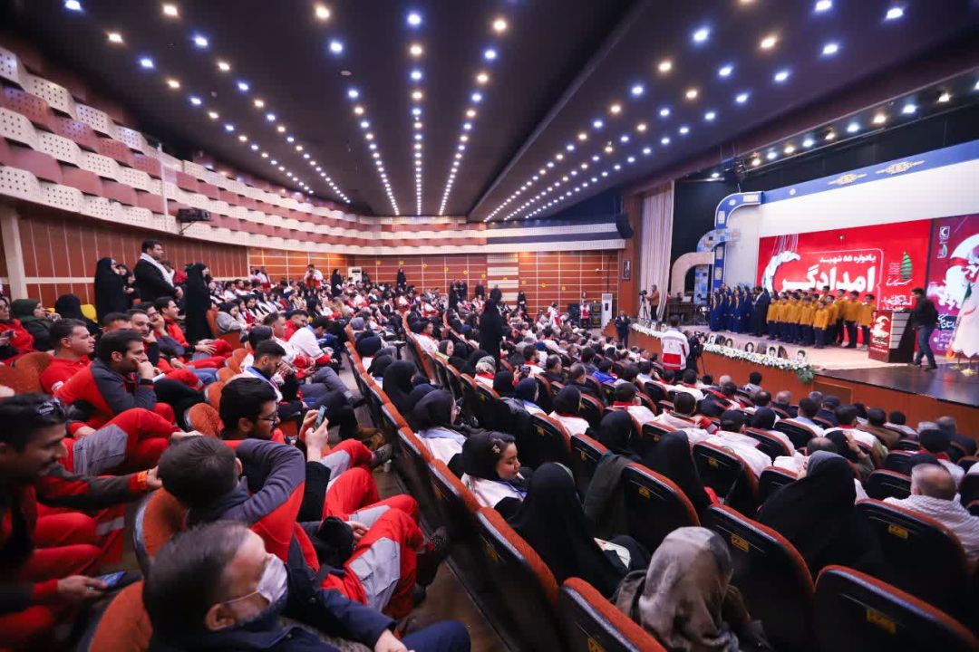 امدادگران کمیجانی در یادواره ۵۵ شهید امدادگر