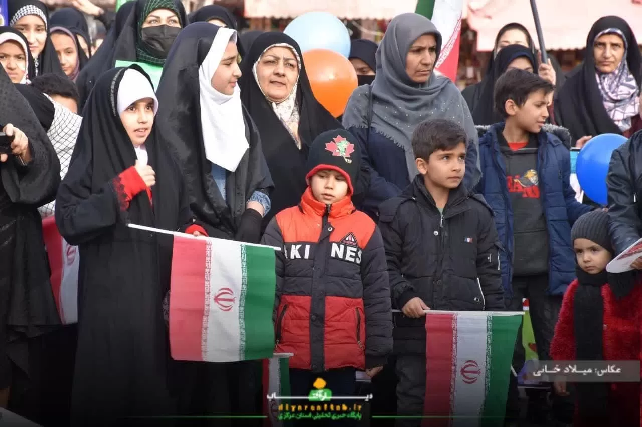 نوجوانان دهه هشتادی در راهپیمایی 22 بهمن