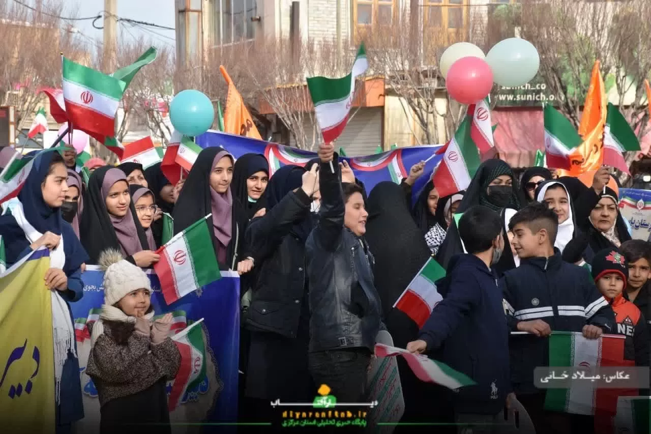 نوجوانان دهه هشتادی در راهپیمایی 22 بهمن