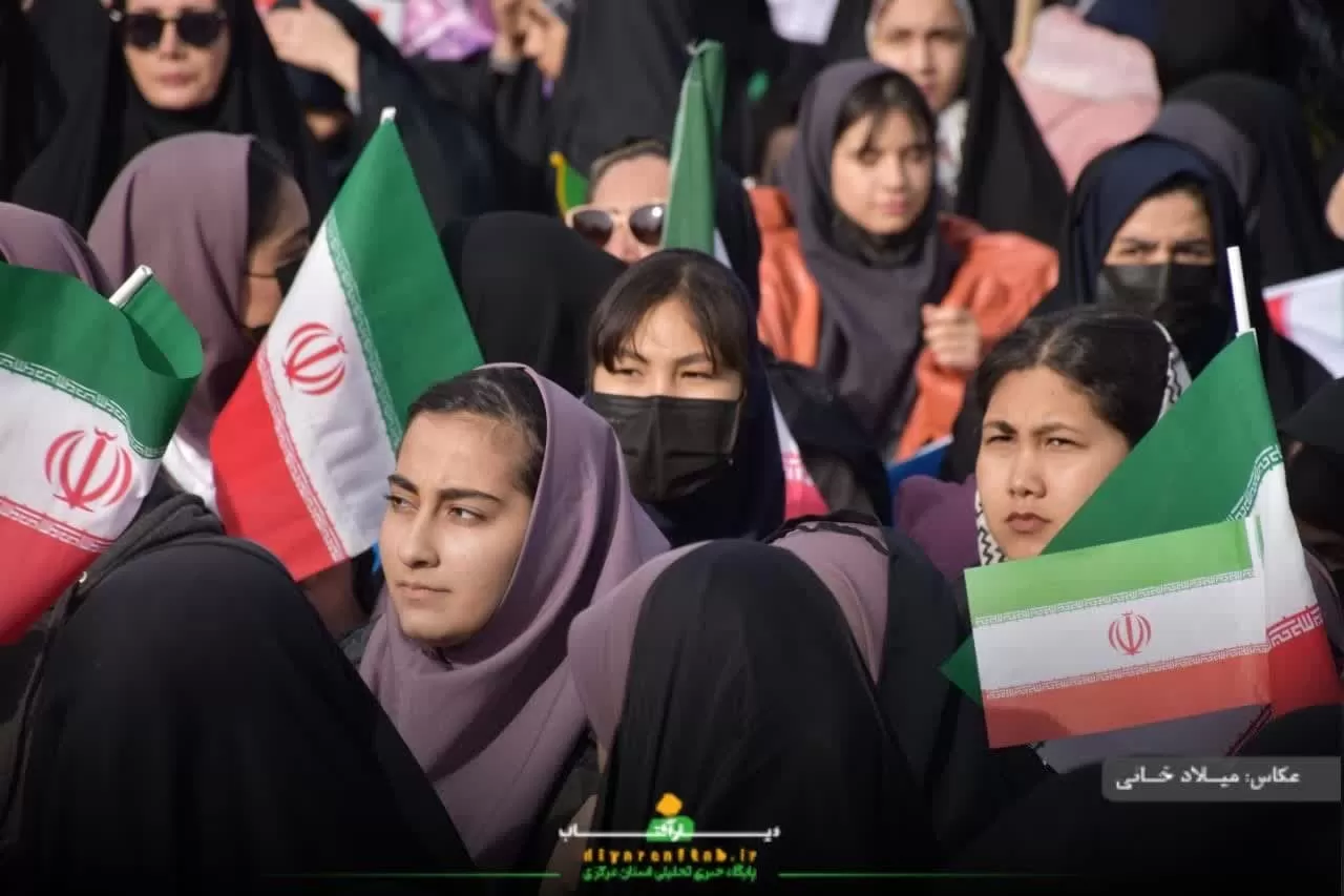 نوجوانان دهه هشتادی در راهپیمایی 22 بهمن