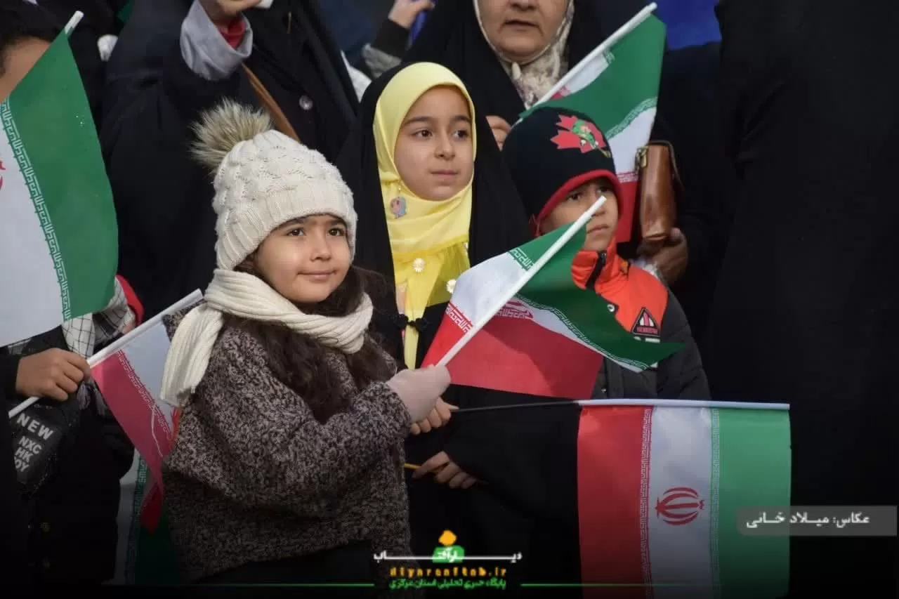نوجوانان دهه هشتادی در راهپیمایی 22 بهمن