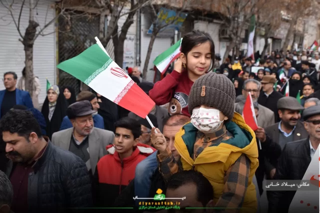 نوجوانان دهه هشتادی در راهپیمایی 22 بهمن
