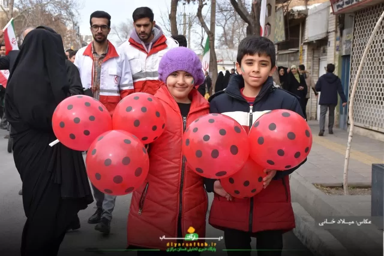 نوجوانان دهه هشتادی در راهپیمایی 22 بهمن