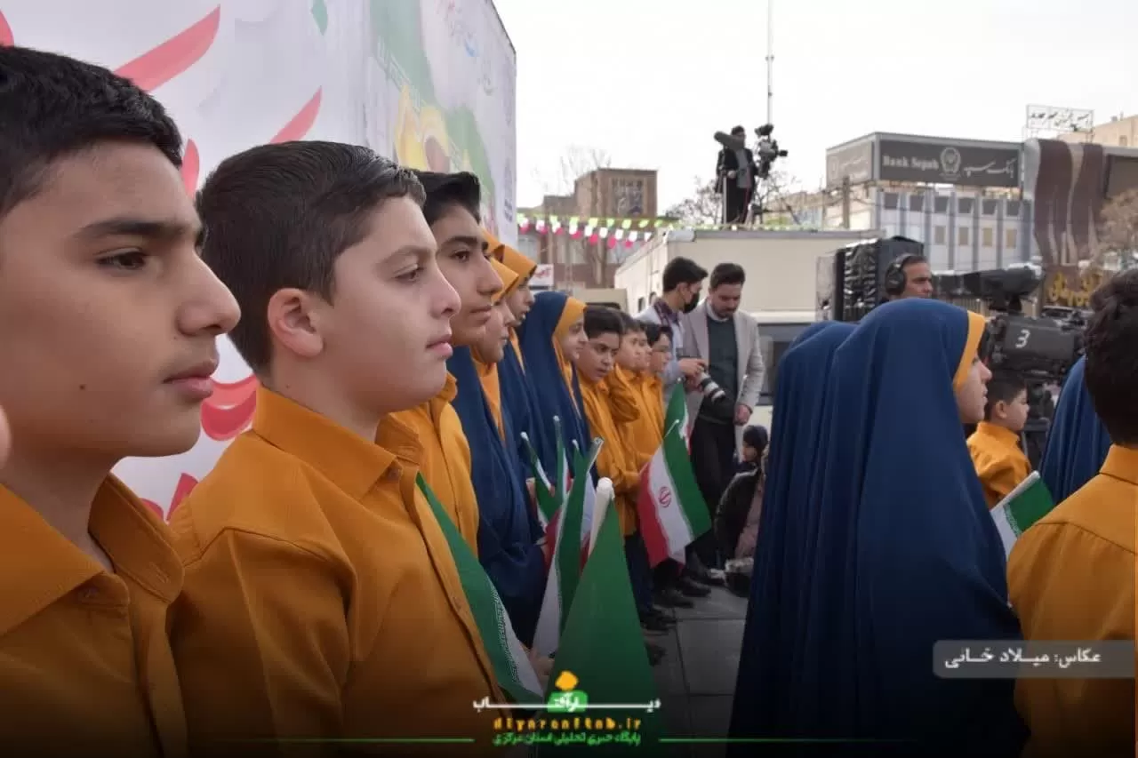 نوجوانان دهه هشتادی در راهپیمایی 22 بهمن