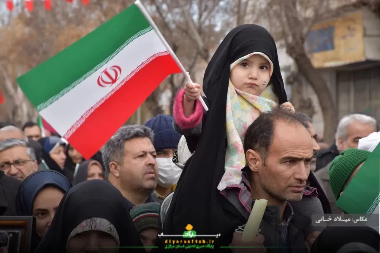 نوجوانان دهه هشتادی در راهپیمایی 22 بهمن