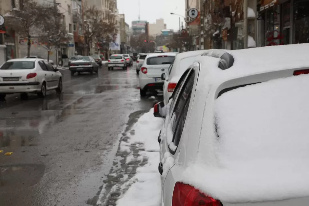 بارش مداوم  برف زمستانی در اراک