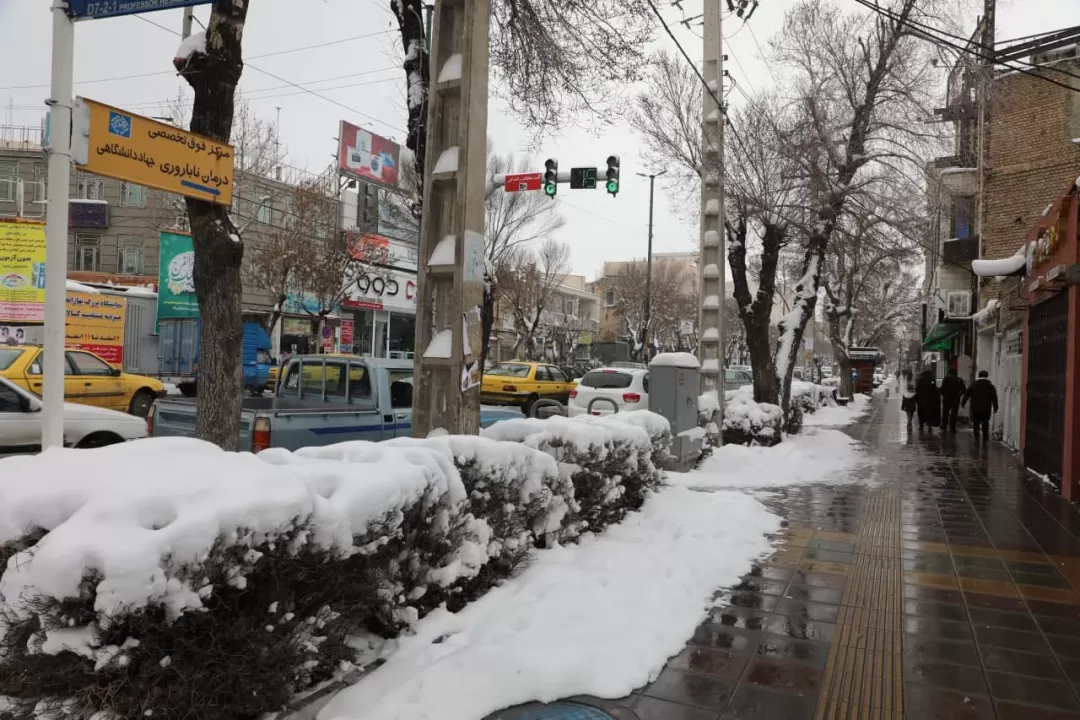 بارش مداوم  برف زمستانی در اراک