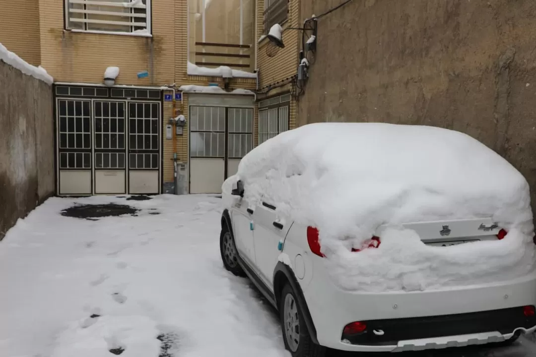 بارش مداوم  برف زمستانی در اراک
