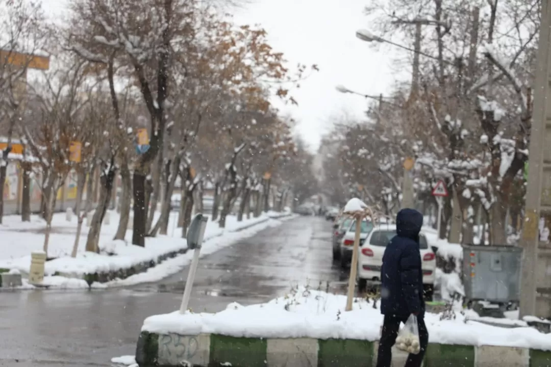 بارش مداوم  برف زمستانی در اراک
