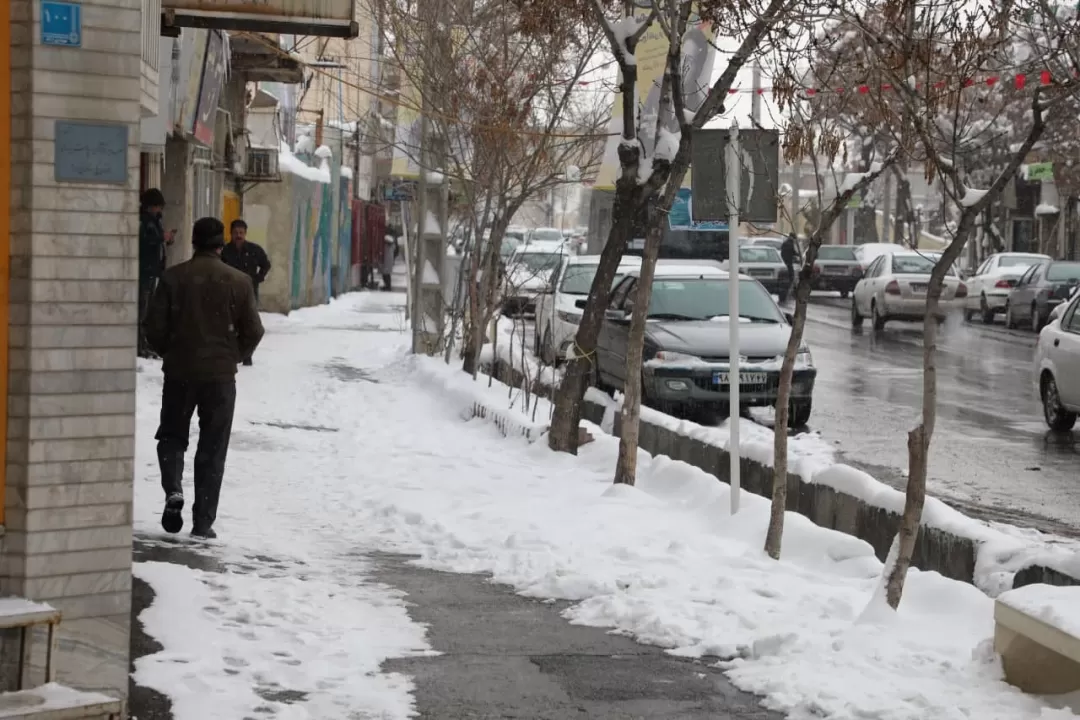 بارش مداوم  برف زمستانی در اراک