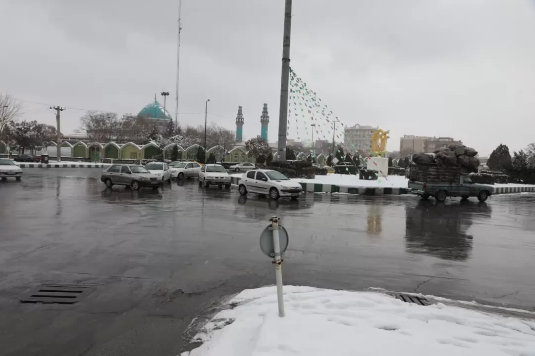 بارش مداوم  برف زمستانی در اراک