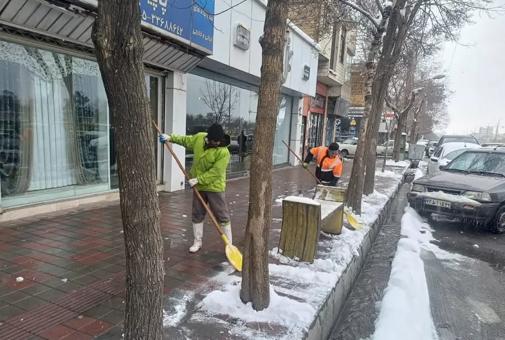 برف‌روبی و نمک‌پاشی معابر اصلی و فرعی اراک