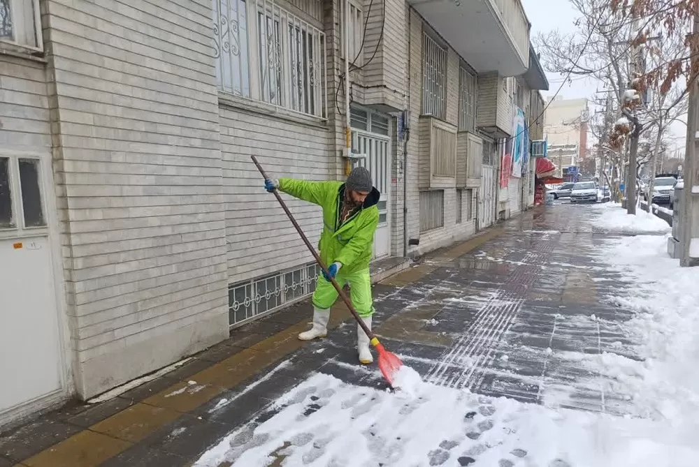 برف‌روبی و نمک‌پاشی معابر اصلی و فرعی اراک