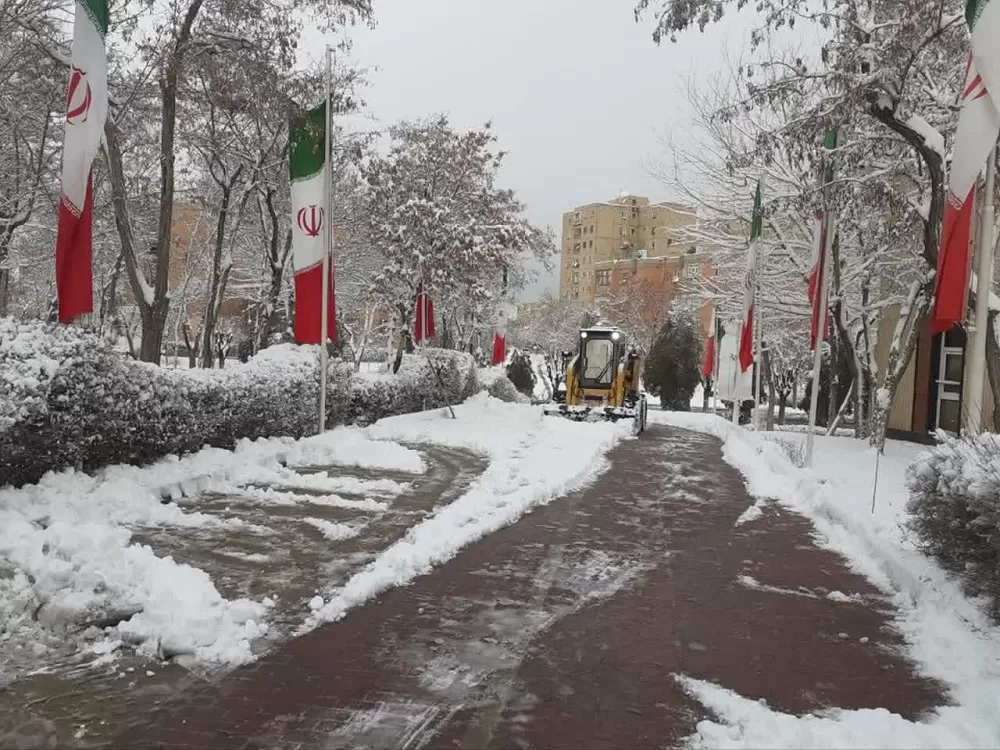 برف‌روبی و نمک‌پاشی معابر اصلی و فرعی اراک