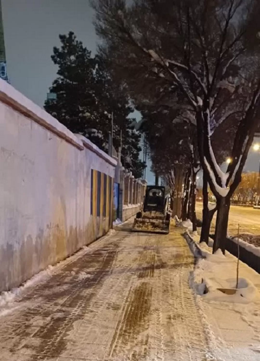 برف‌روبی و نمک‌پاشی معابر اصلی و فرعی اراک