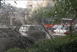 بارش باران در آخرین روز سال در اراک
