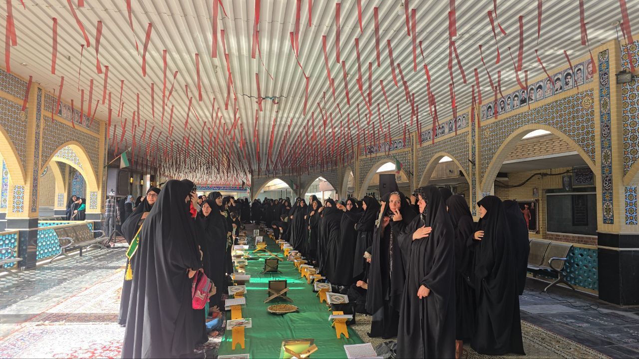 محفل قرآنی به یاد شهید رئیسی برگزار شد