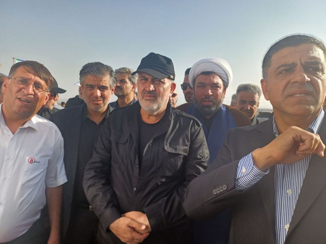 آئین کلنگ‌زنی بزرگ‌ترین نیروگاه خورشیدی کشور در ساوه