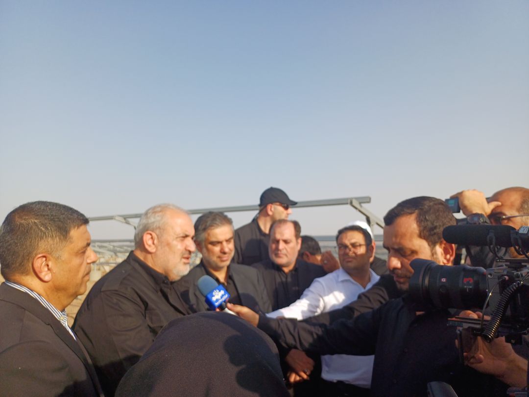آئین کلنگ‌زنی بزرگ‌ترین نیروگاه خورشیدی کشور در ساوه